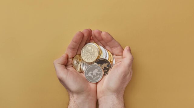 Harga Emas Hari Ini Naik, Investor Mulai Berburu Logam Mulia
