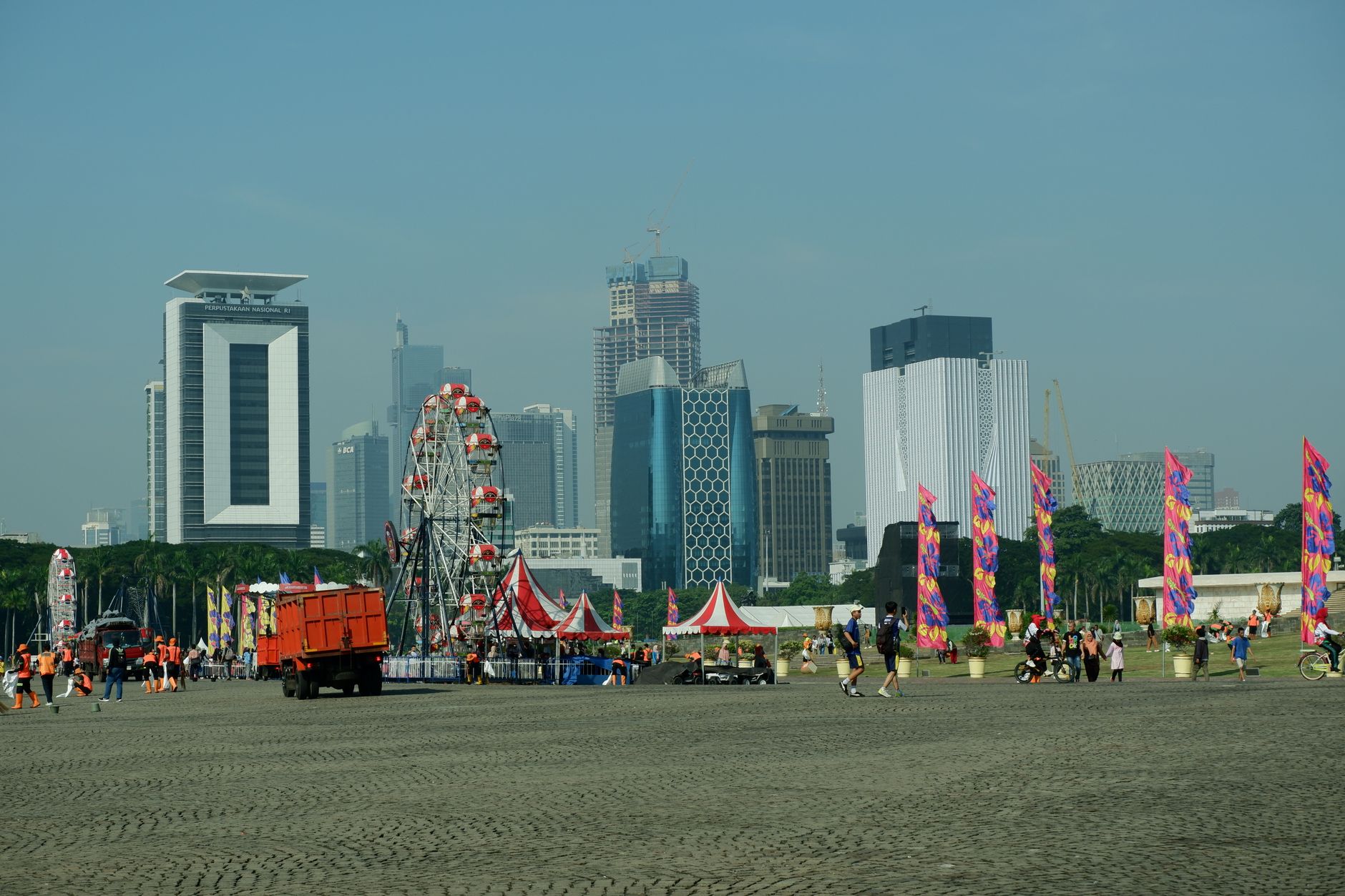 Lautan Massa Mahasiswa Padati Bundaran HI