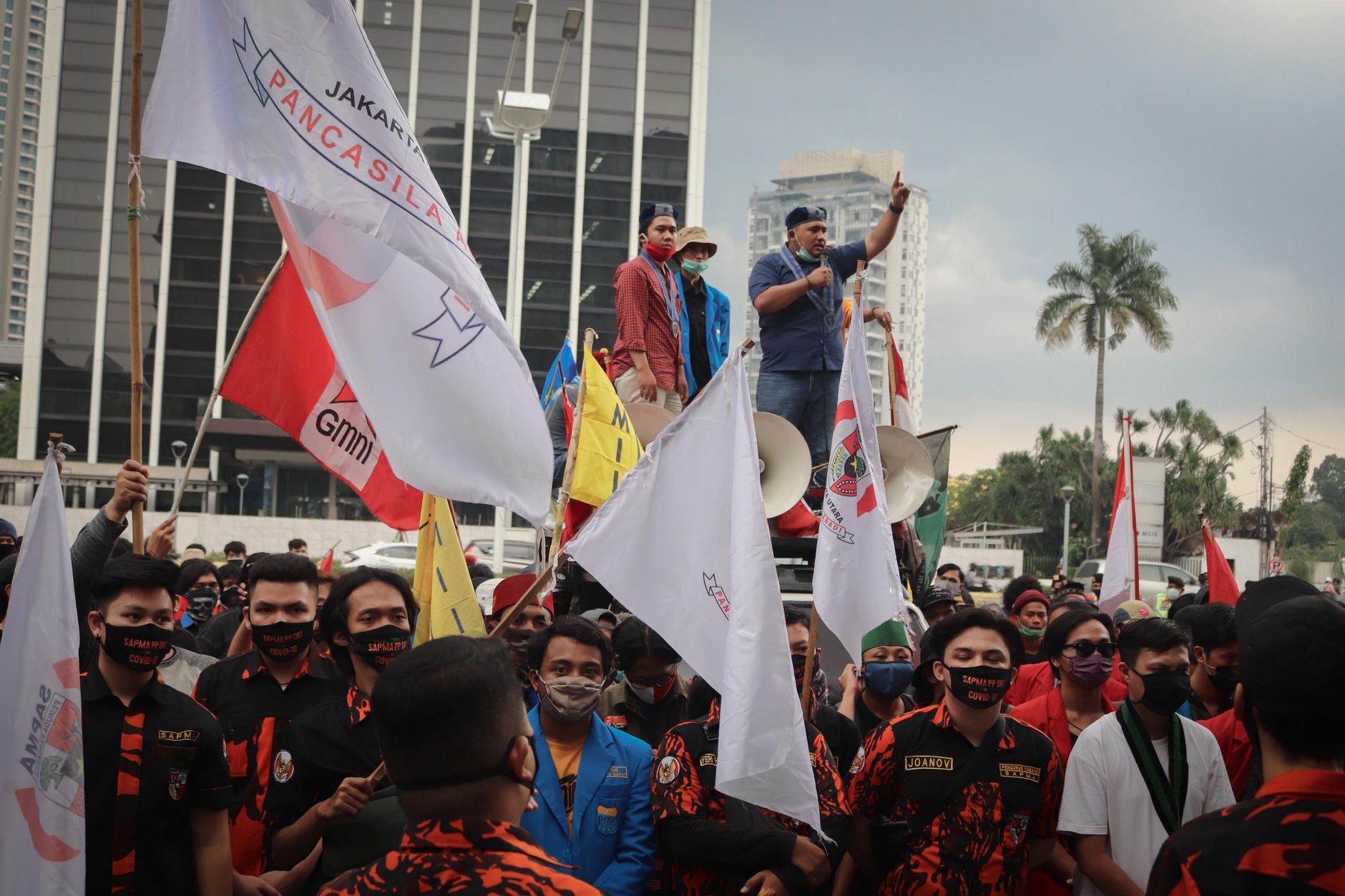 Pantauan Udara: Demo Lumpuhkan Jalur Protokol Jakarta