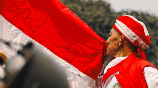 Viral Suporter Indonesia Bentangkan Bendera Raksasa di Luar Negeri