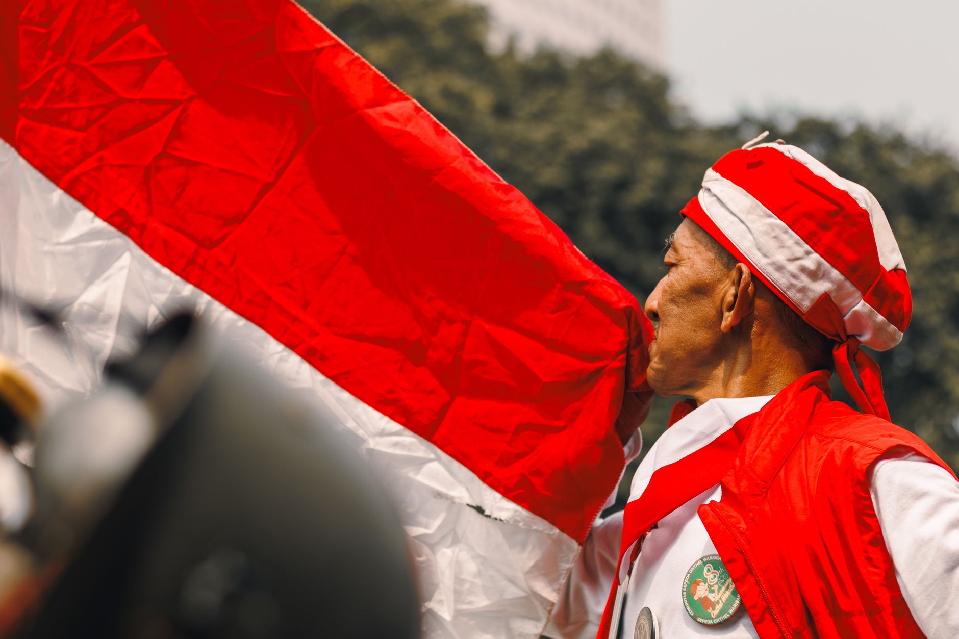 Viral Suporter Indonesia Bentangkan Bendera Raksasa di Luar Negeri